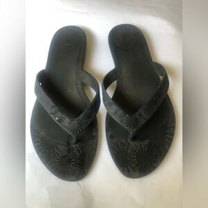UGG Women’s Thong Sandals Size W8